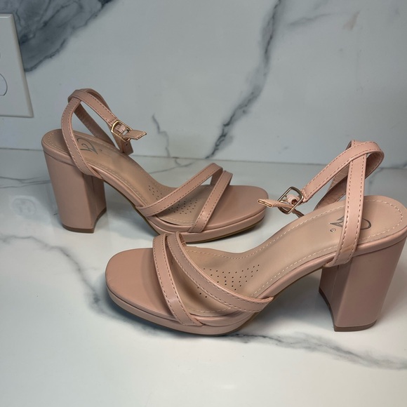 Nude Heels - Picture 4 of 4